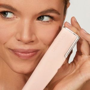 DERMAFLASH LUXE+ Advanced Sonic Dermaplaning device